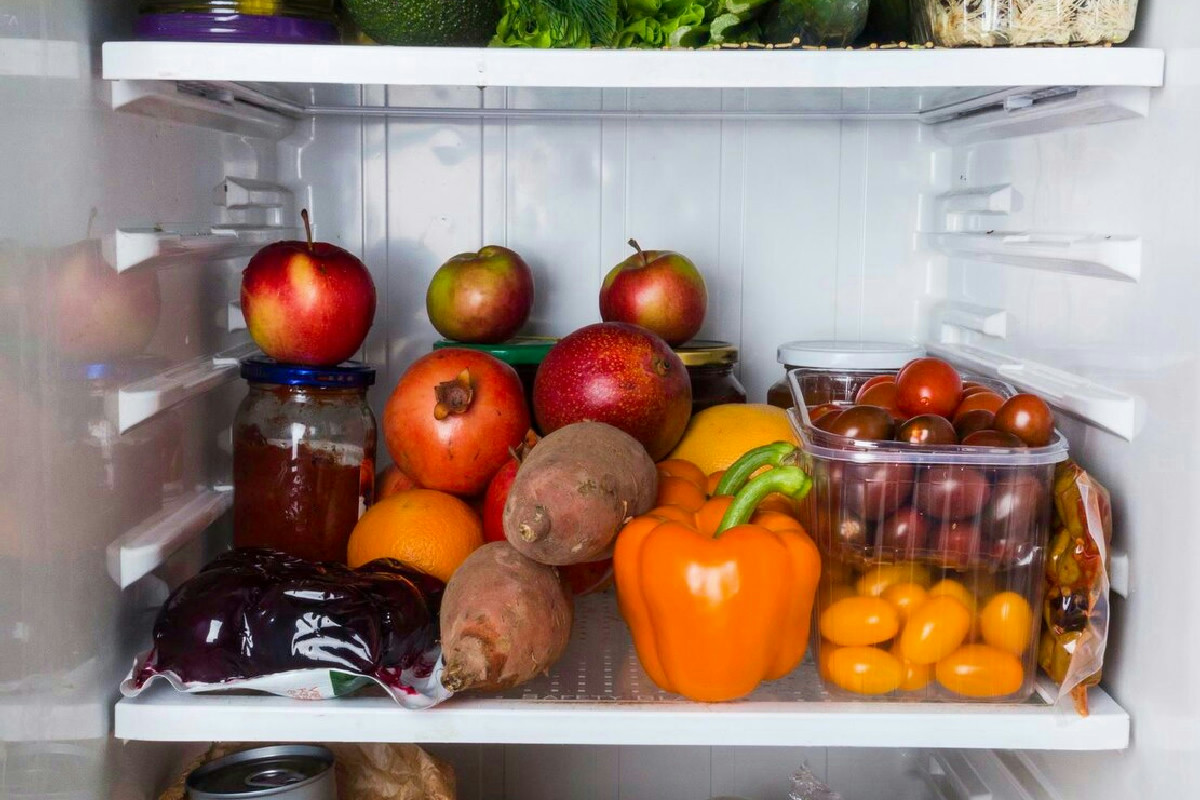 Frigo e freezer pieni prima delle feste natalizie: consigli per organizzare al meglio gli spazi