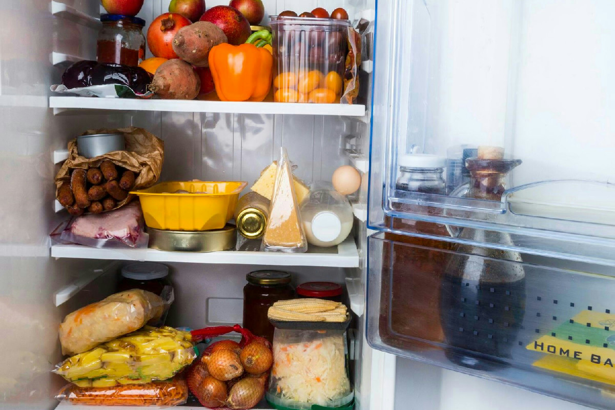 Frigo e freezer pieni prima delle feste natalizie: consigli per organizzare al meglio gli spazi